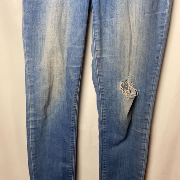 📚Levi’s 721 High Rise Skinny Women’s Jeans Ripped Knee - Picture 4 of 10